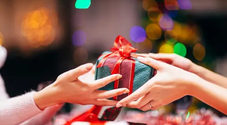 Face The Holiday Season Challenge: The Gift Guide For Christmas With Home Credit | Skip The Flip